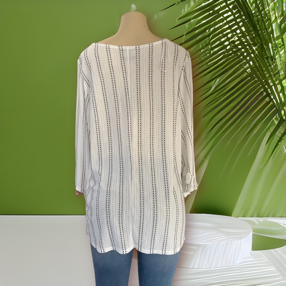 W5 ~ Tunic - Picture 2 of 7